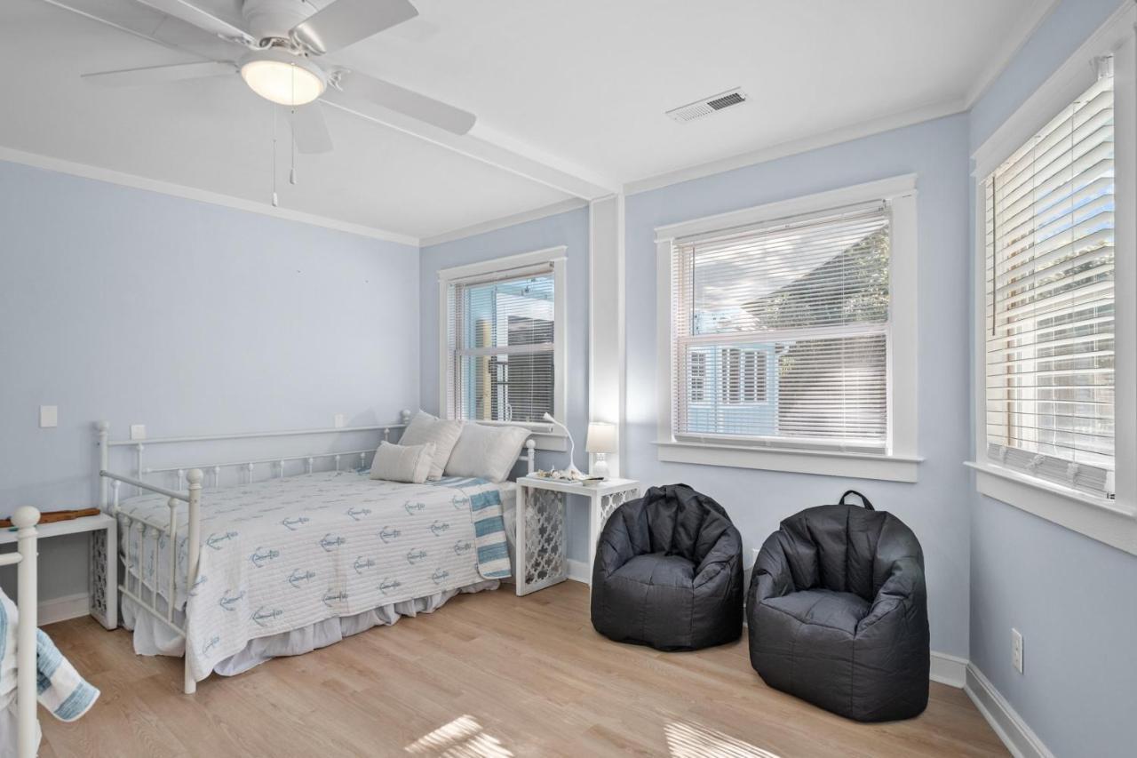 The Blue Lagoon Pine Knoll Shores Exterior photo