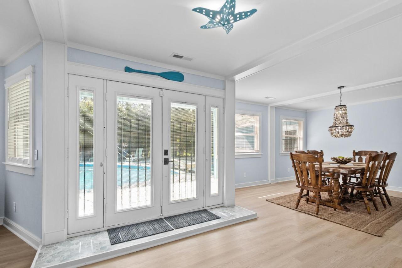The Blue Lagoon Pine Knoll Shores Exterior photo