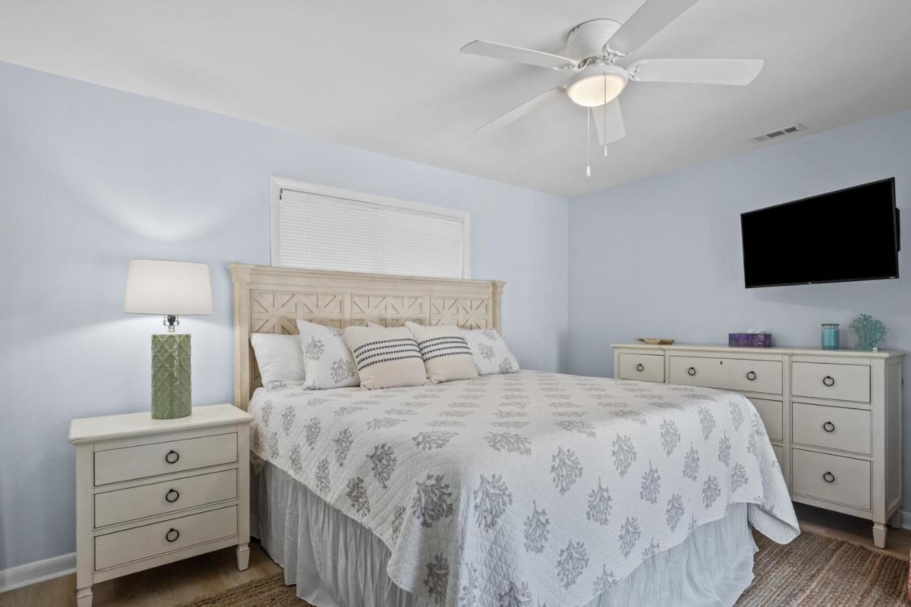 The Blue Lagoon Pine Knoll Shores Exterior photo