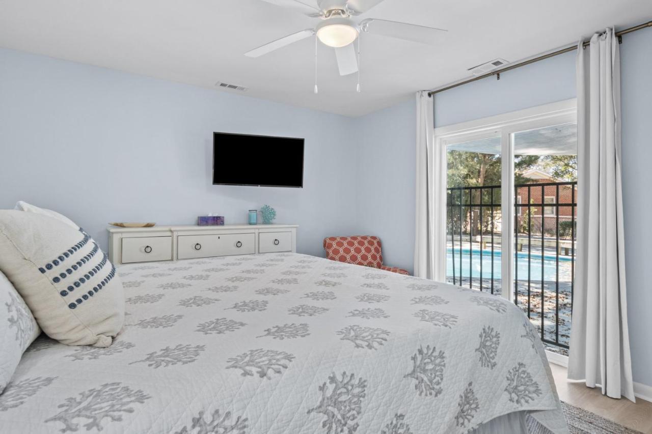 The Blue Lagoon Pine Knoll Shores Exterior photo